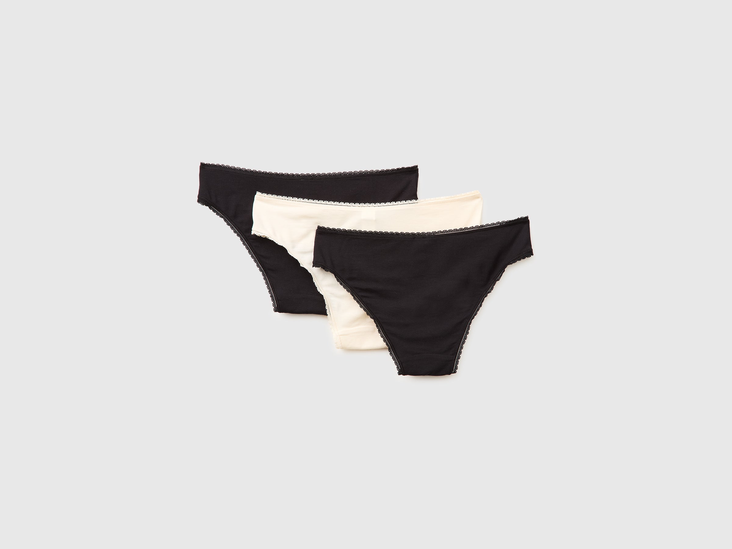 Three briefs in stretch Modal - ucb_image_BS