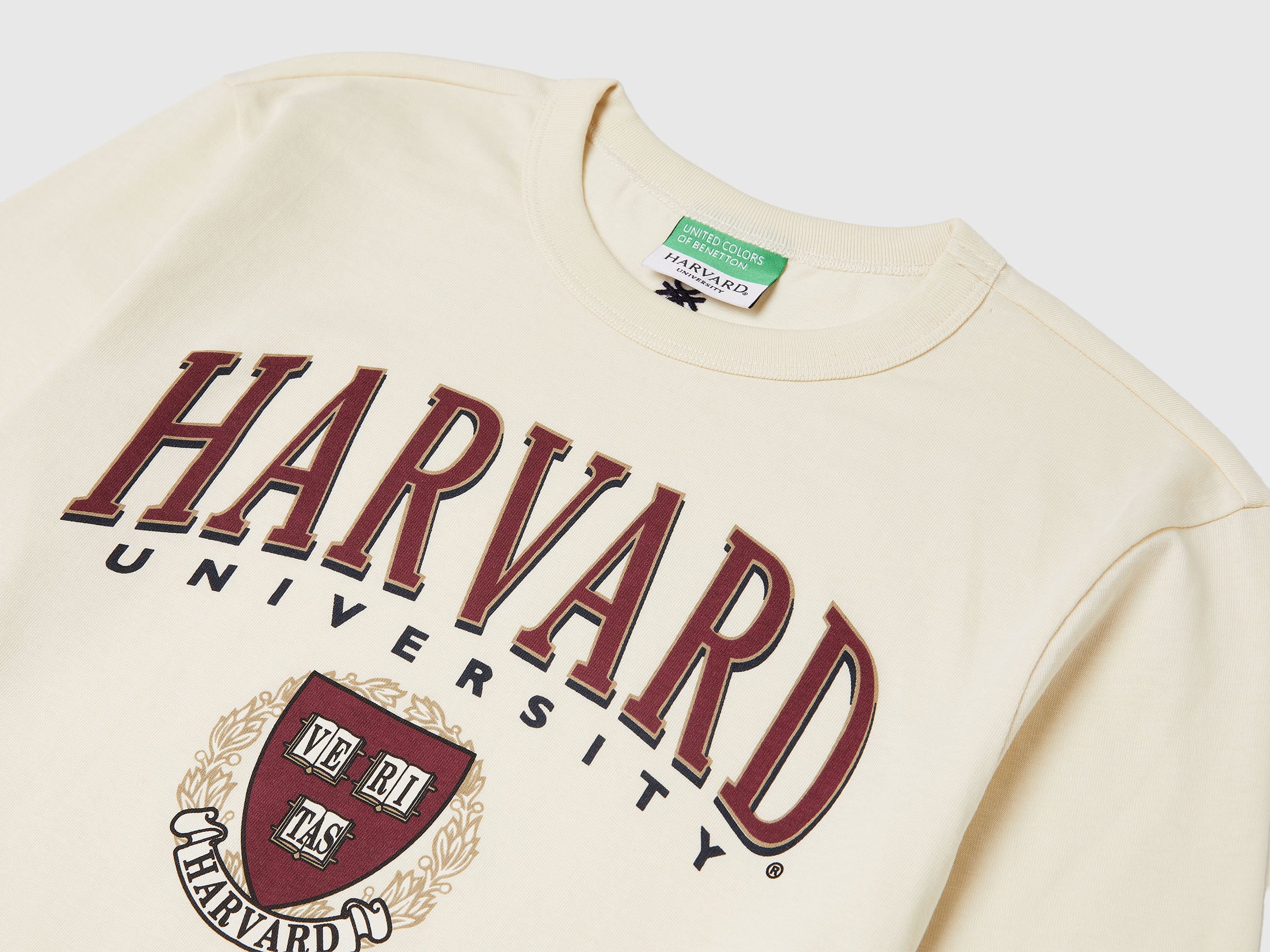 T-shirt ©Harvard University - ucb_image_DS1