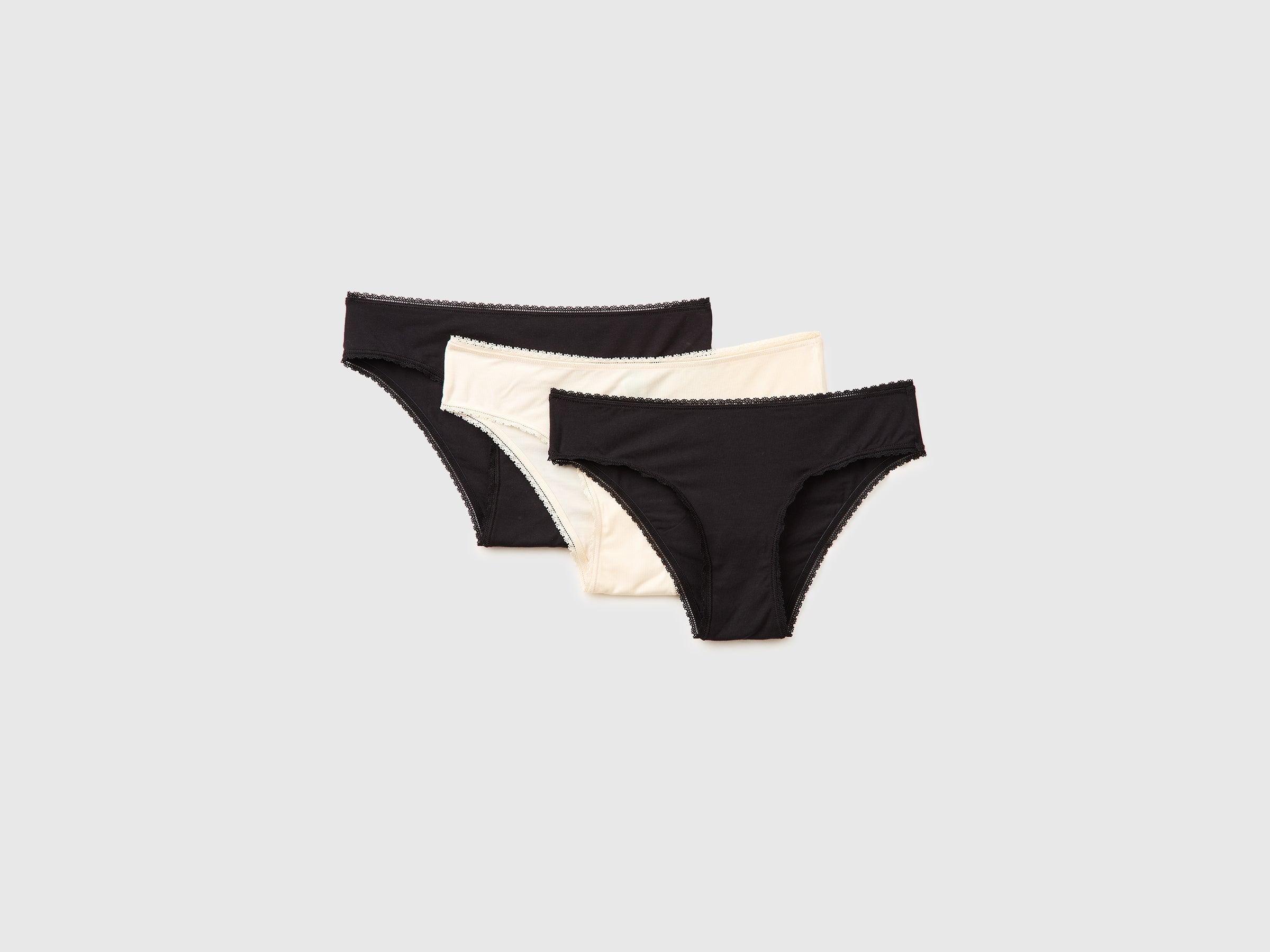 Three briefs in stretch Modal - ucb_image_FS