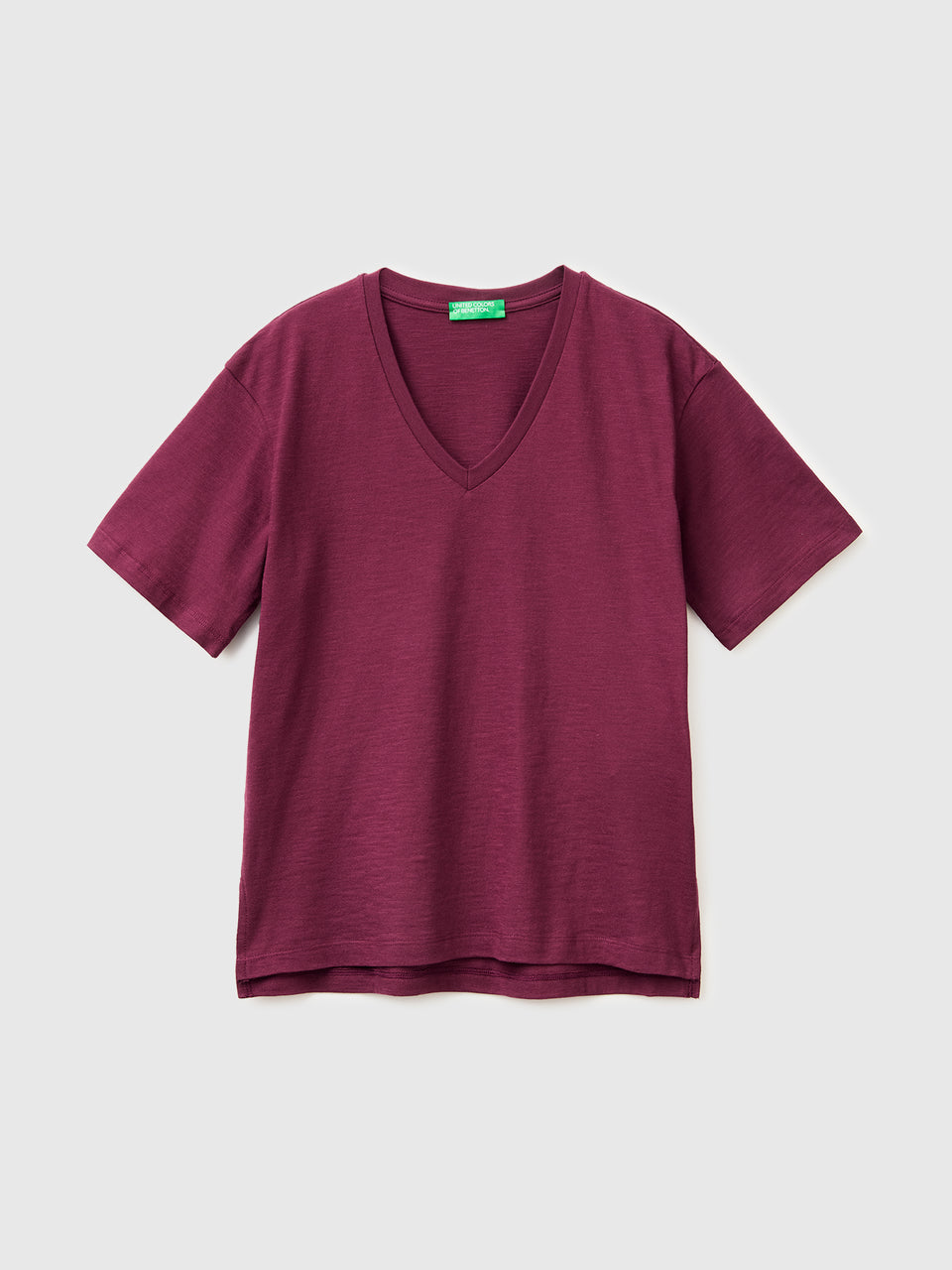 V-neck t-shirt in lightweight cotton - ucb_image_FS