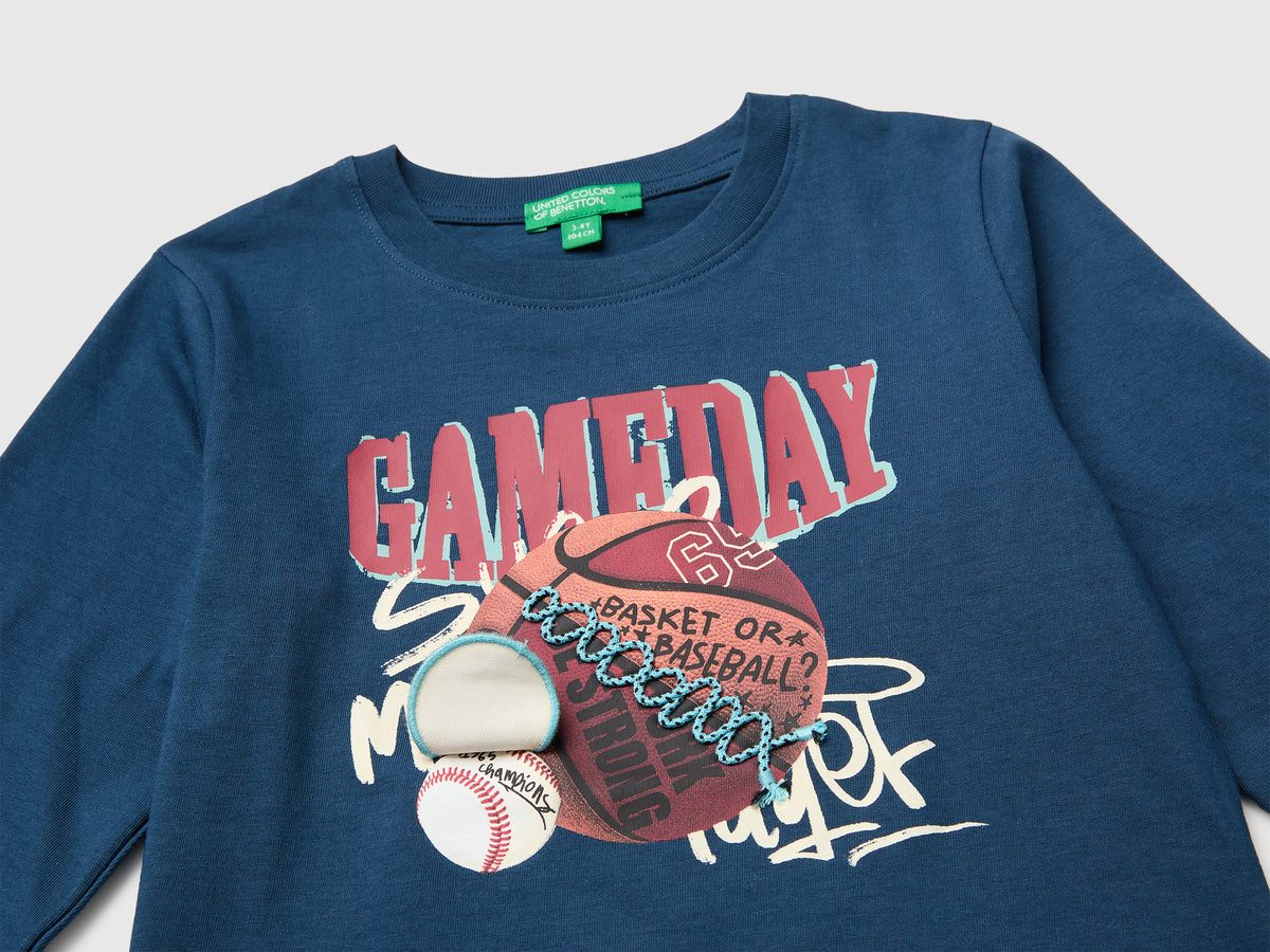 T-shirt com estampa e bordado - ucb_image_DS1
