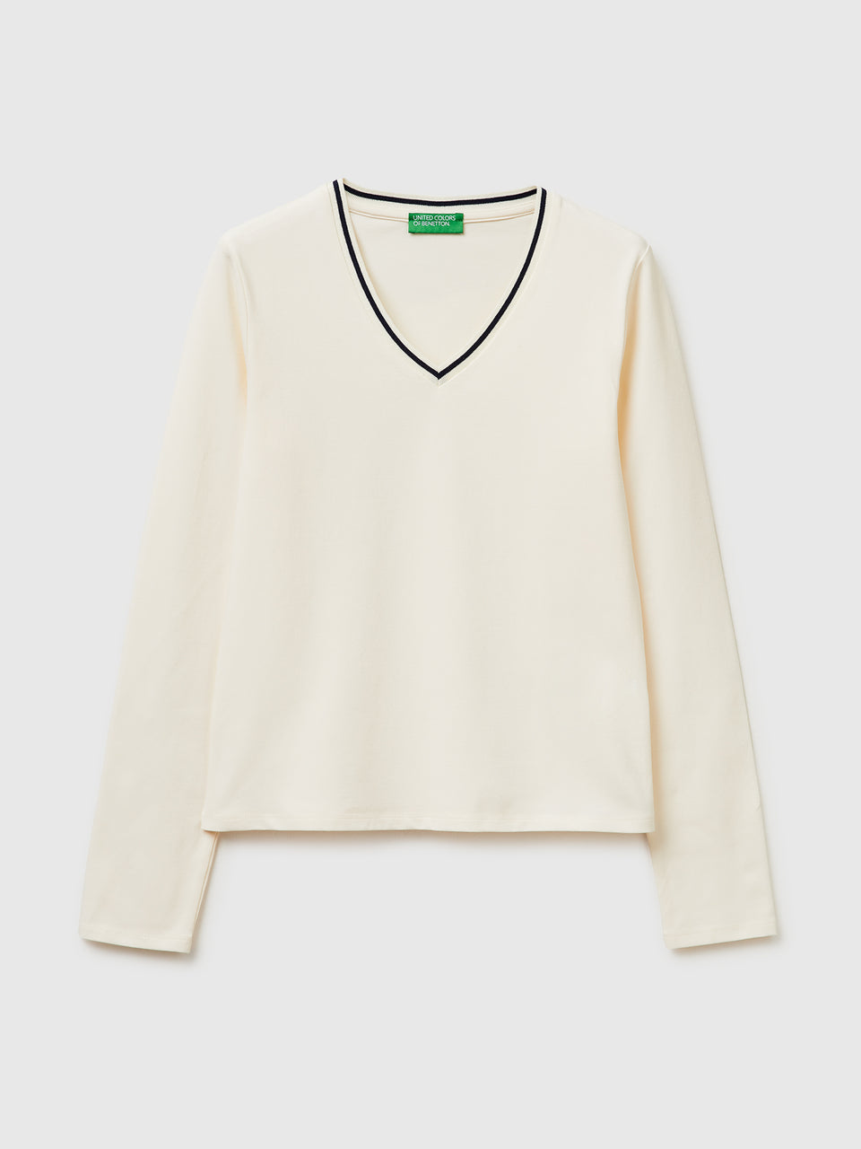 T-shirt ajustada com decote em V - ucb_image_FS