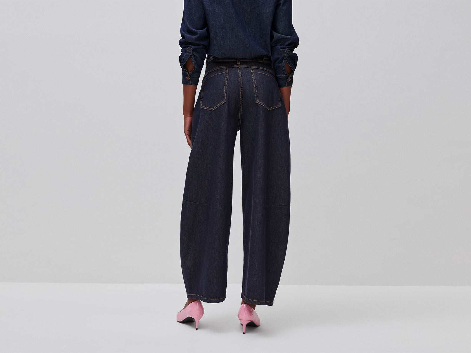 Jeans barrel fit - ucb_image_B