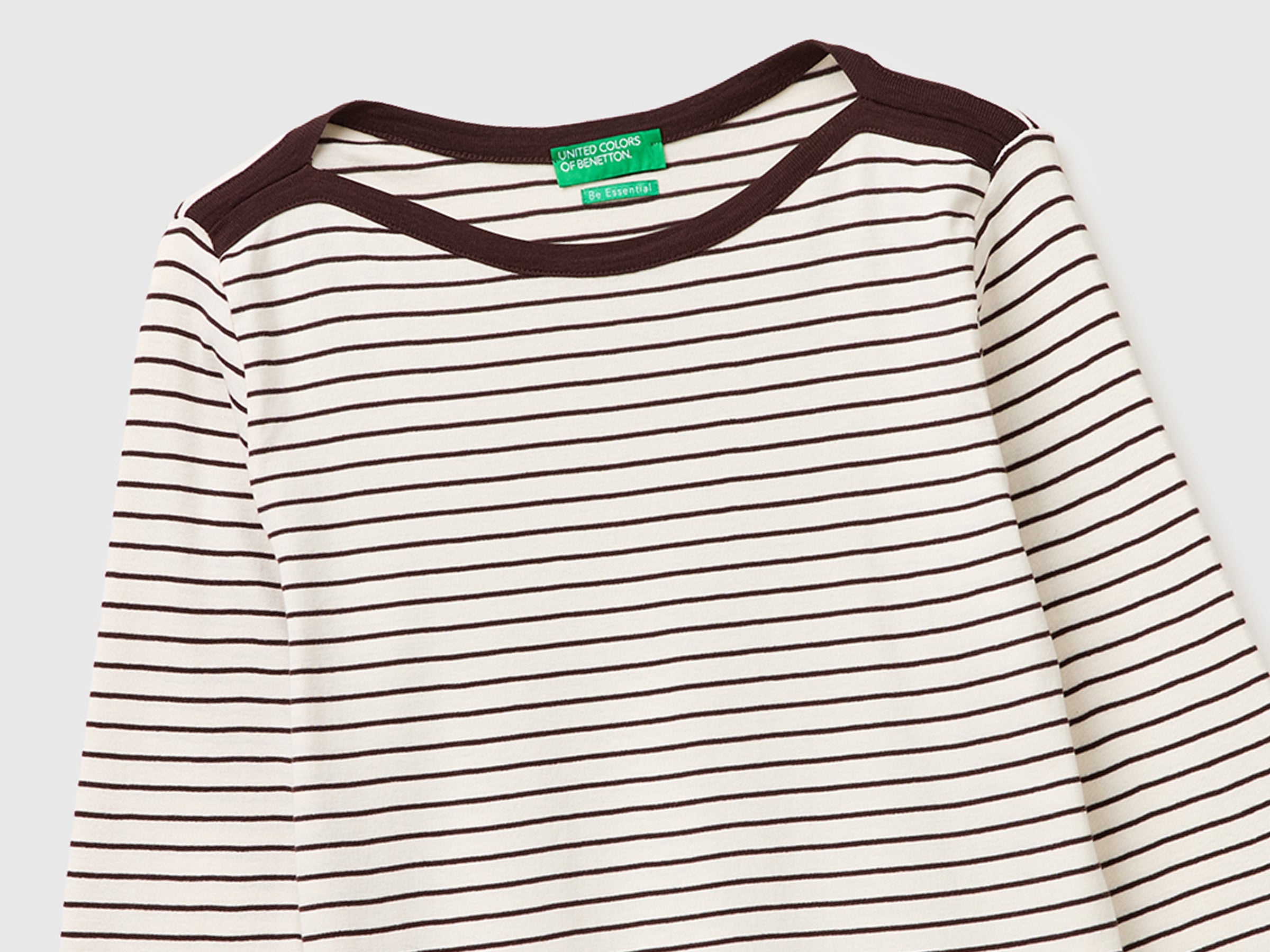 T-shirt às riscas com decote à barco - ucb_image_DS1