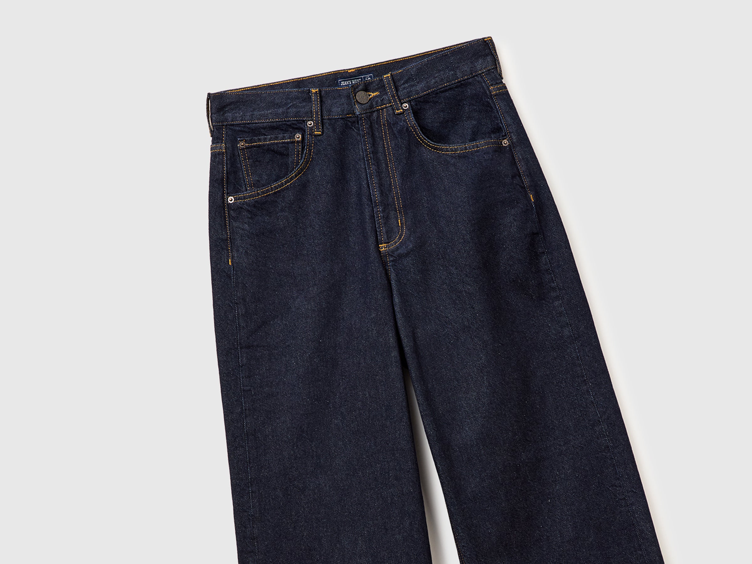 Wide-fit rinse-wash jeans - ucb_image_DS1