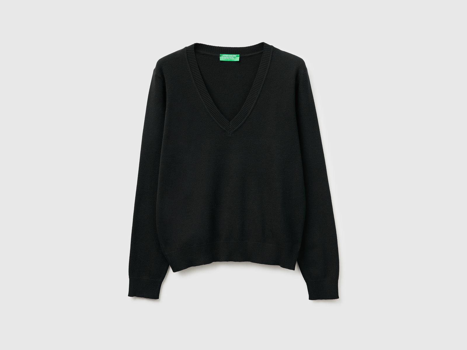 Black V-neck sweater in tricot cotton - ucb_image_FS
