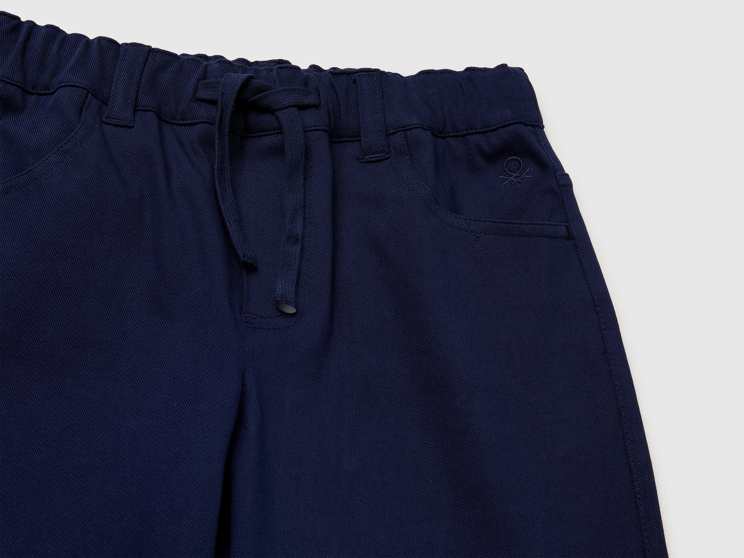Bermuda shorts with drawstring - ucb_image_DS1