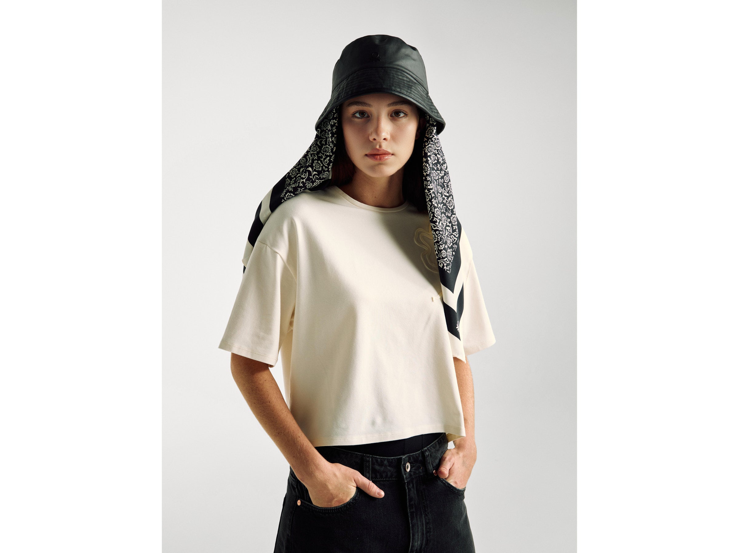 T-shirt boxy fit com aplicação - ucb_image_FY