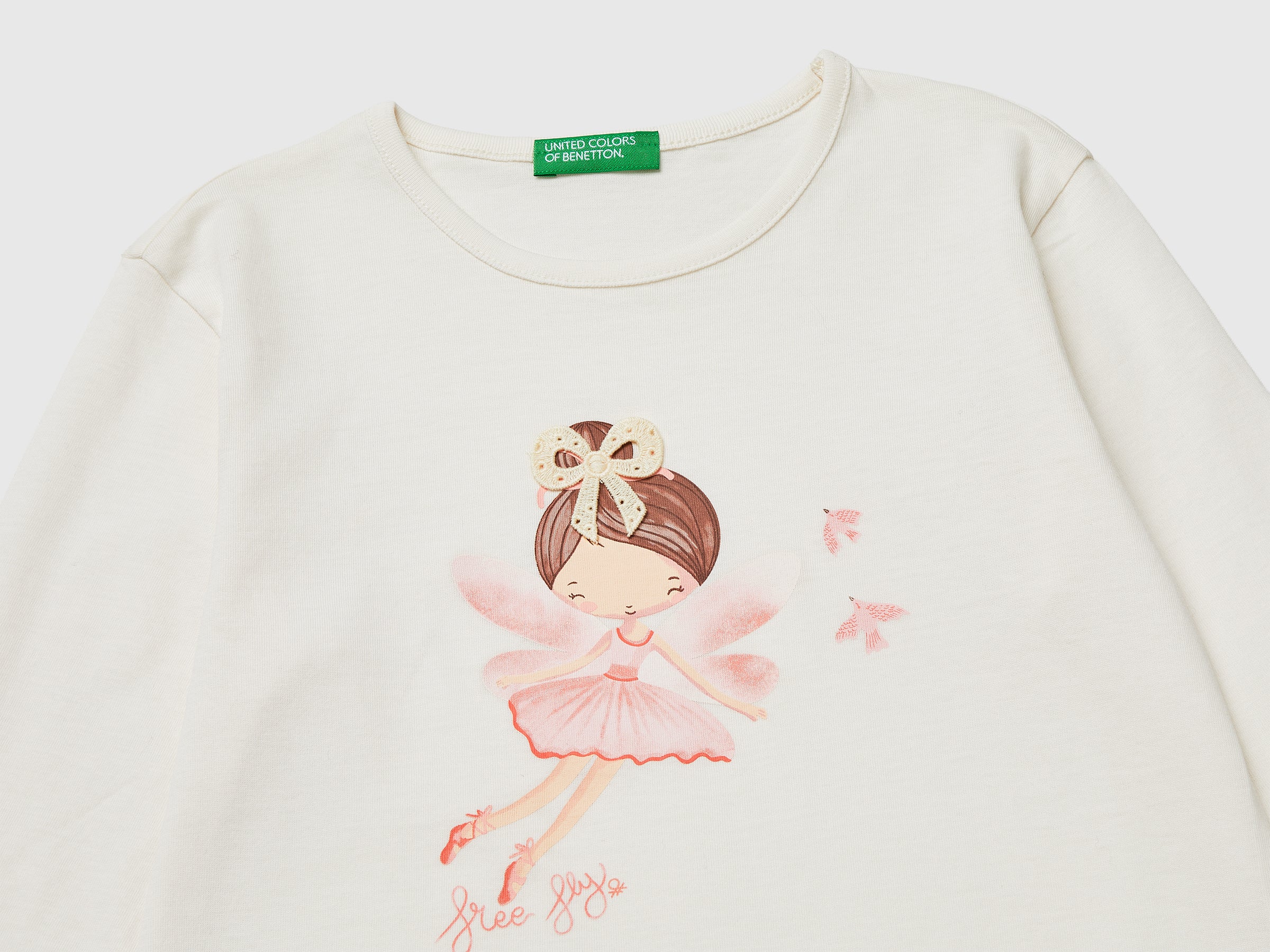T-shirt com estampa e aplicações - ucb_image_DS1