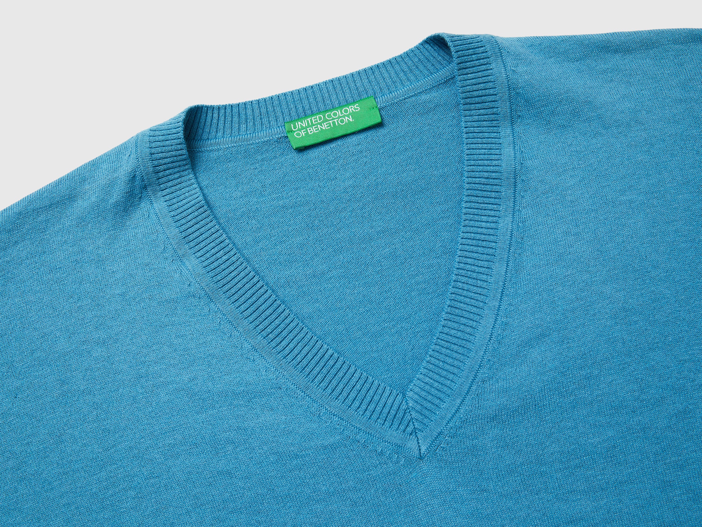 V-neck sweater in cotton and wool - ucb_image_DS1