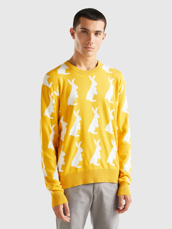 Sweater with bunny pattern