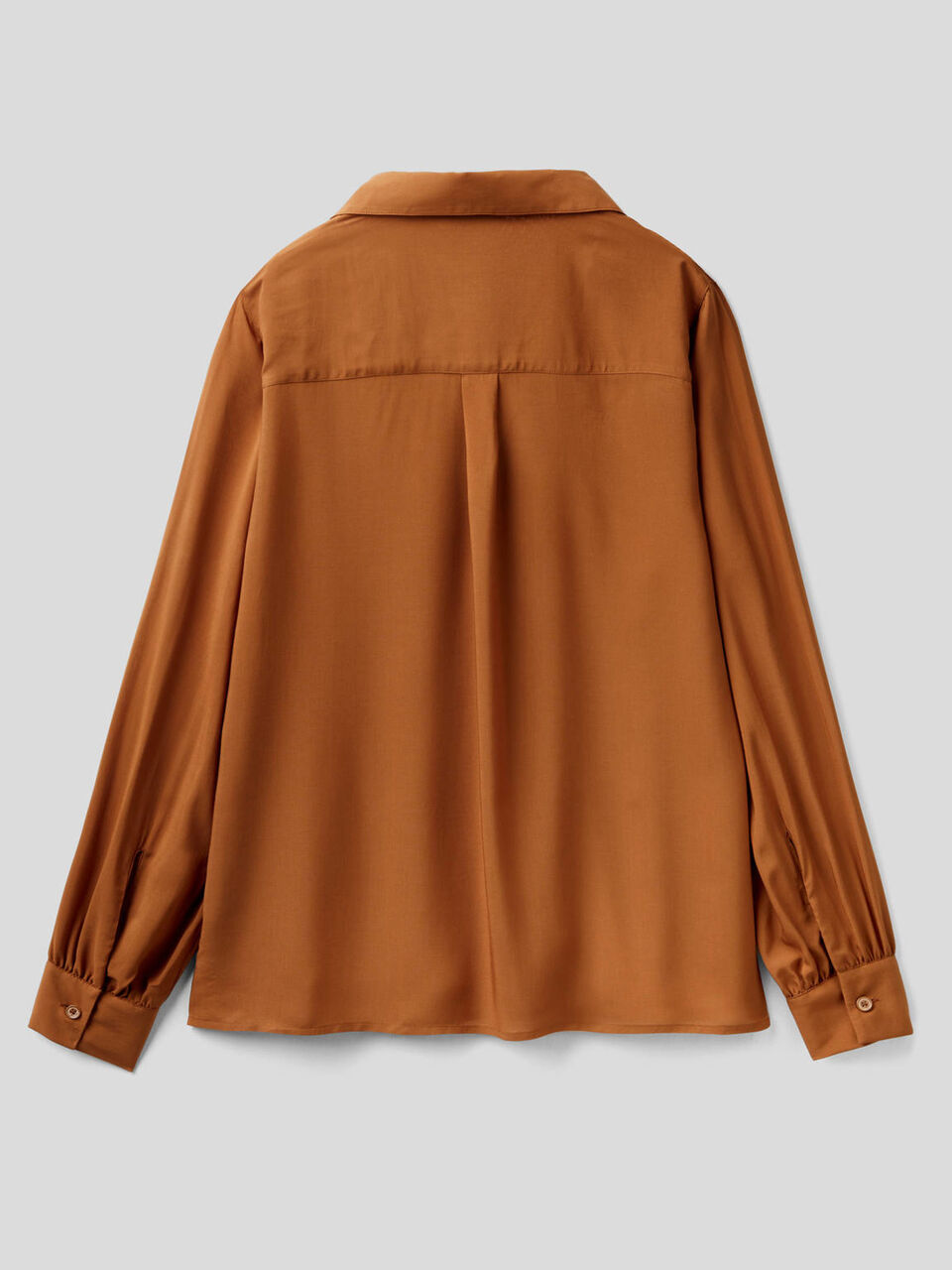 Flowy shirt with V-neck image number 2