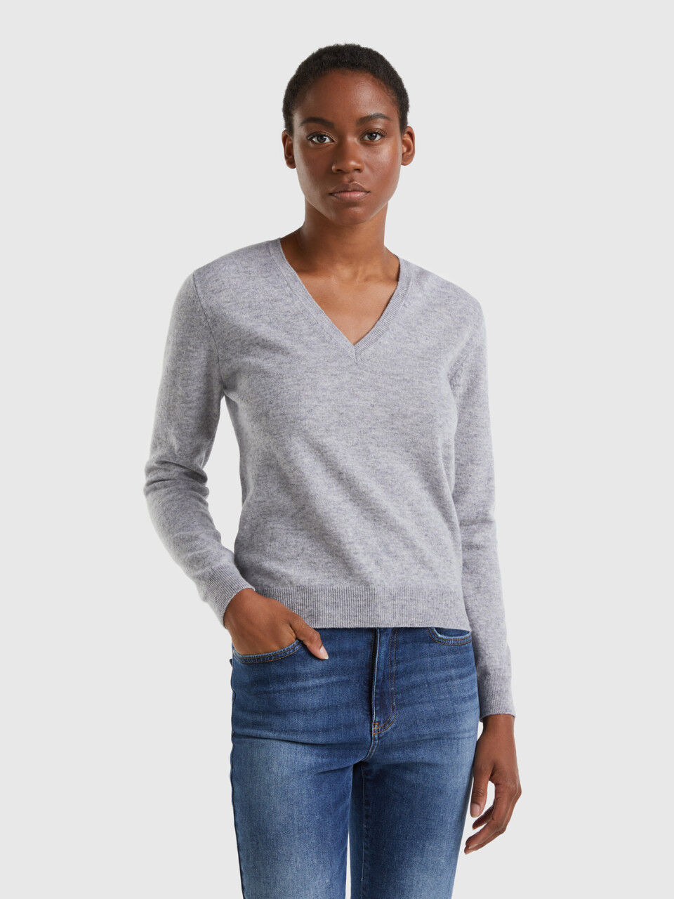 Light gray V-neck sweater in pure Merino wool customizable