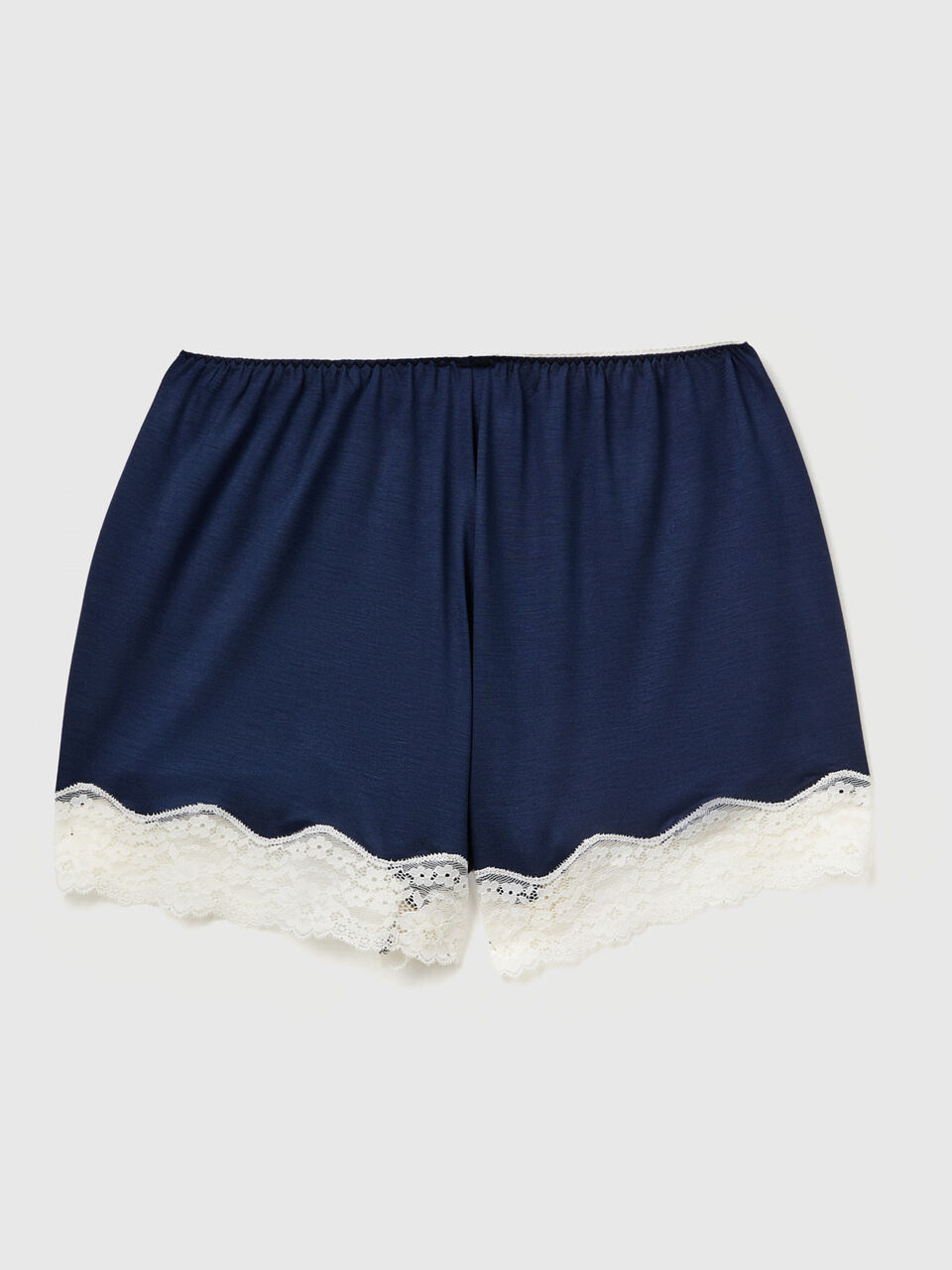 SHORTS Women image number 2