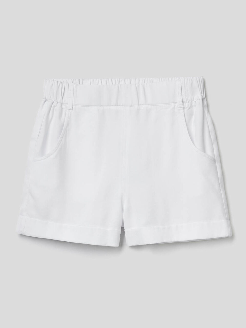 Solid color shorts with cuff image number 1