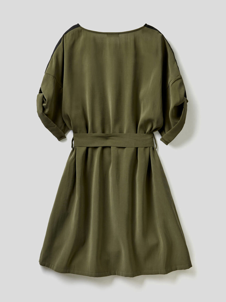 Short dress with belt image number 2