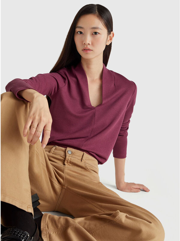 Crepe t-shirt with V-neck Women