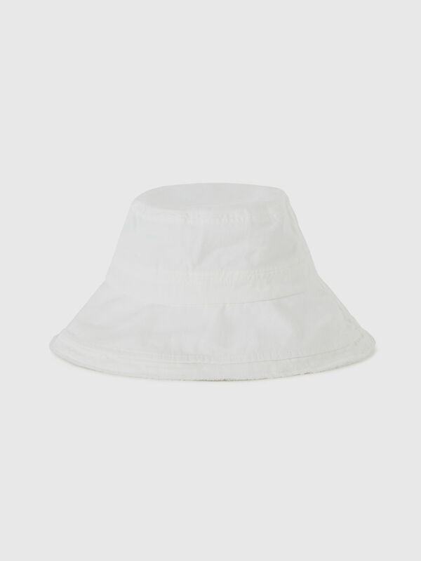 White bucket-style hat Women