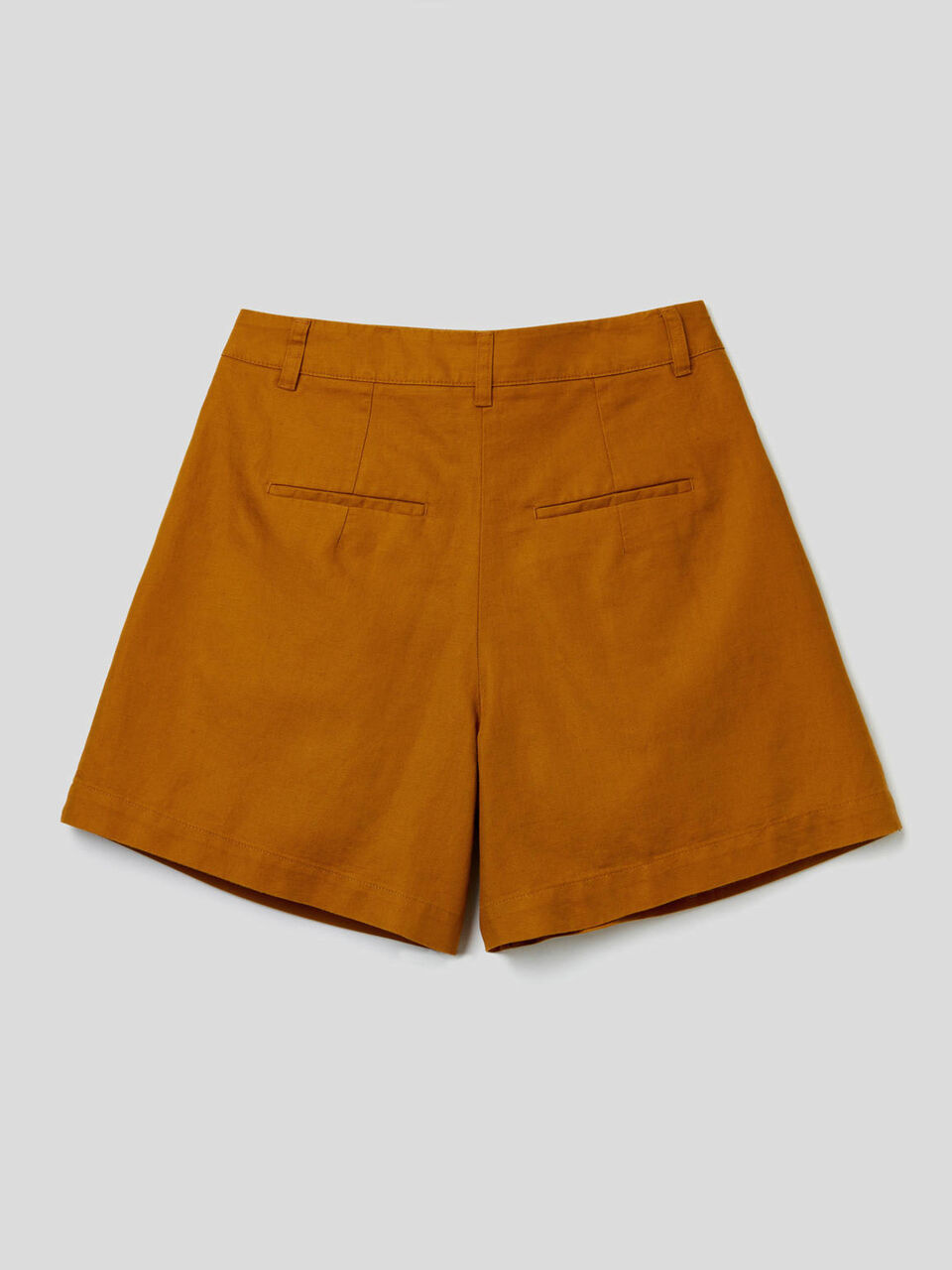 Shorts with wide leg in linen blend image number 2