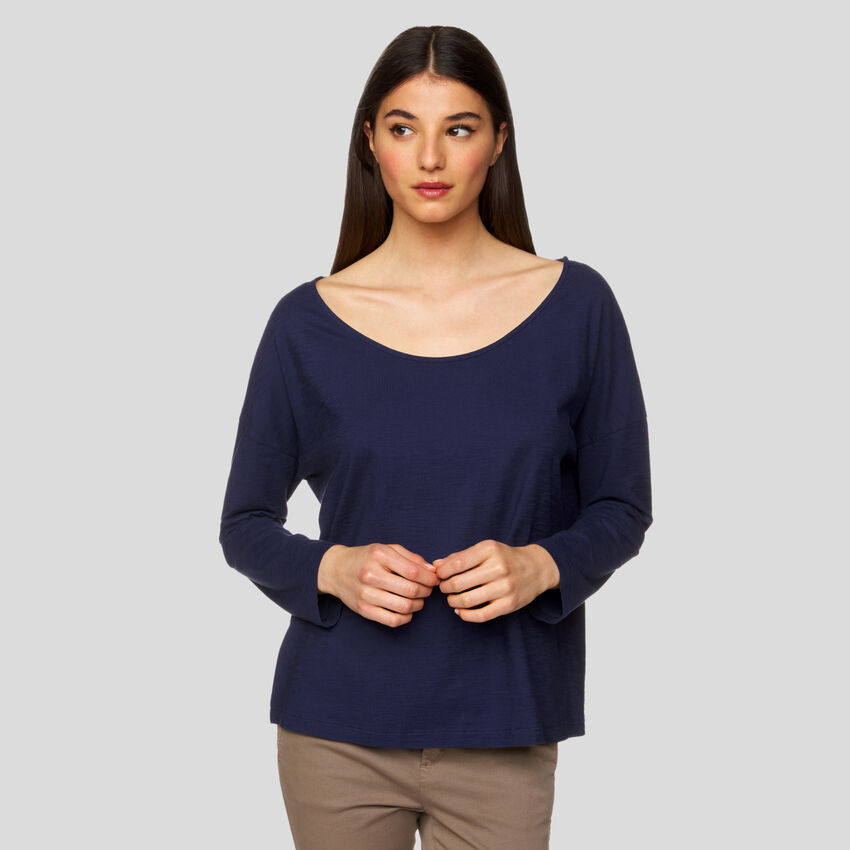 how to cut a wide neck t shirt