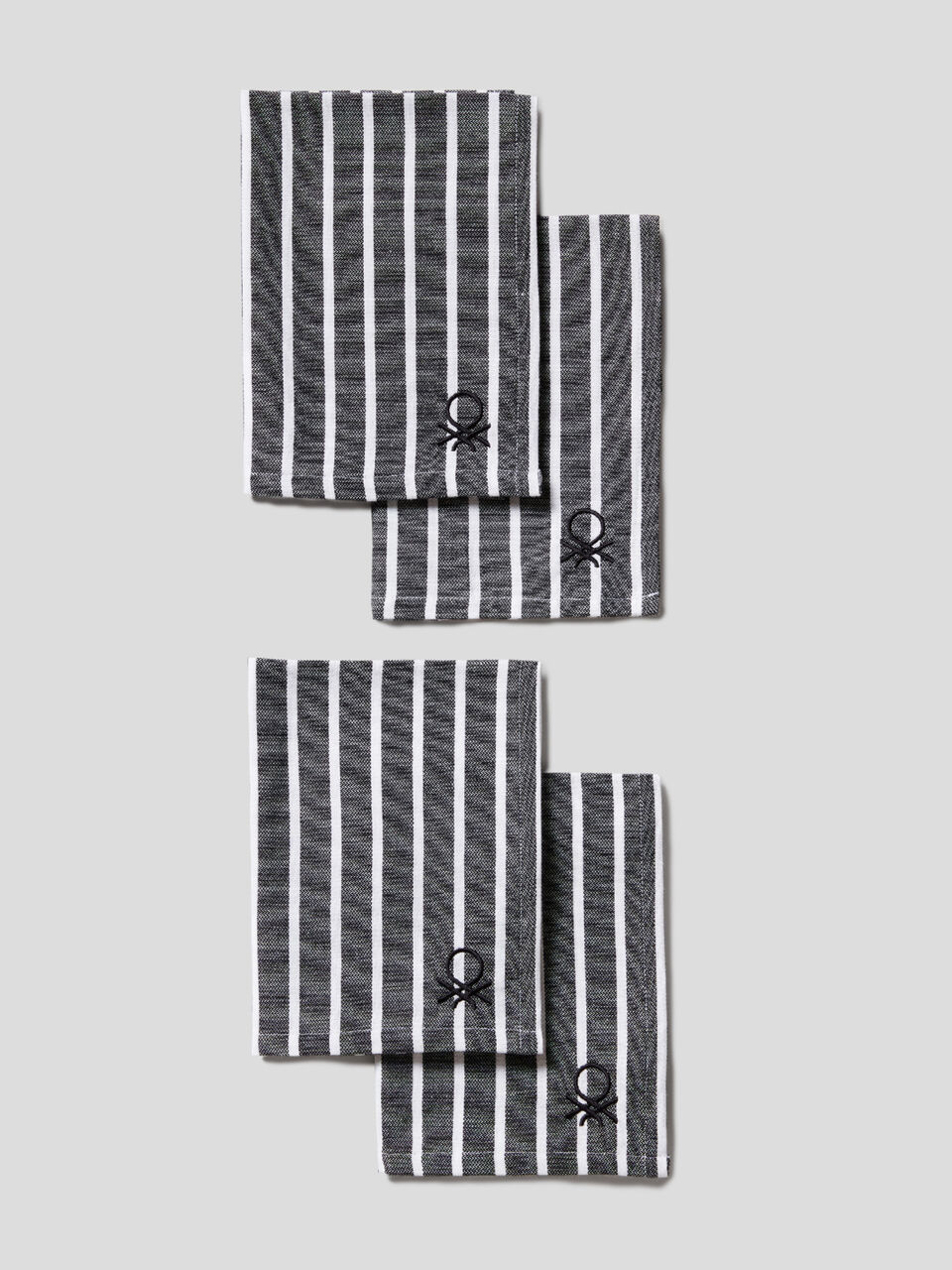 Four striped napkins image number 1