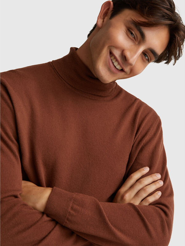 Dark brown turtleneck in pure Merino wool Men