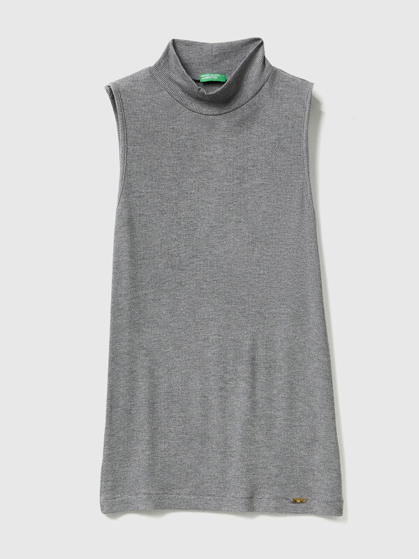 Sleeveless t-shirt with high neck Women