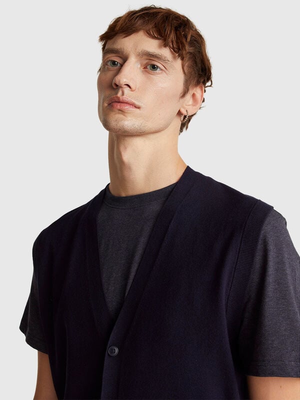 Knit vest in viscose blend Men