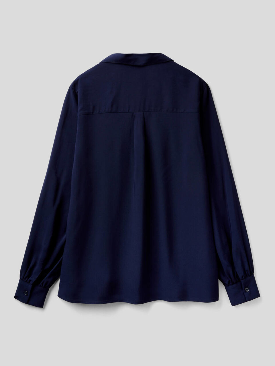 Flowy shirt with V-neck image number 2