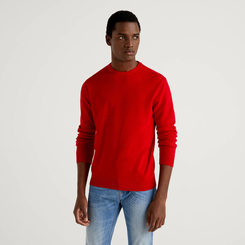 Red crew neck sweater in pure virgin wool