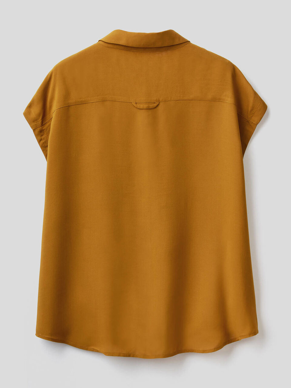 Short sleeve flowy shirt image number null
