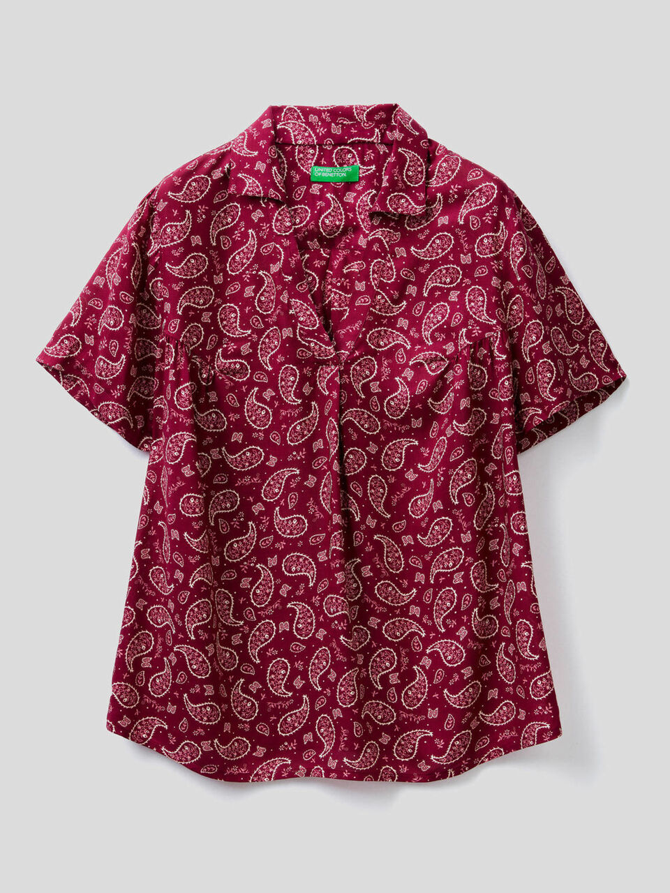 Short sleeve shirt with V-neck image number 1