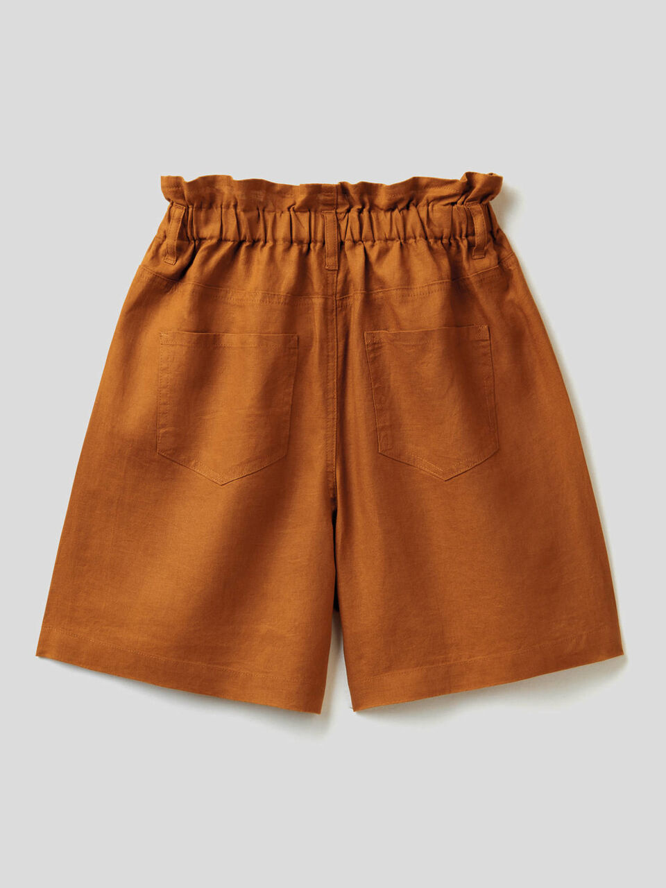 Bermudas in pure linen with ruffled waist image number 2