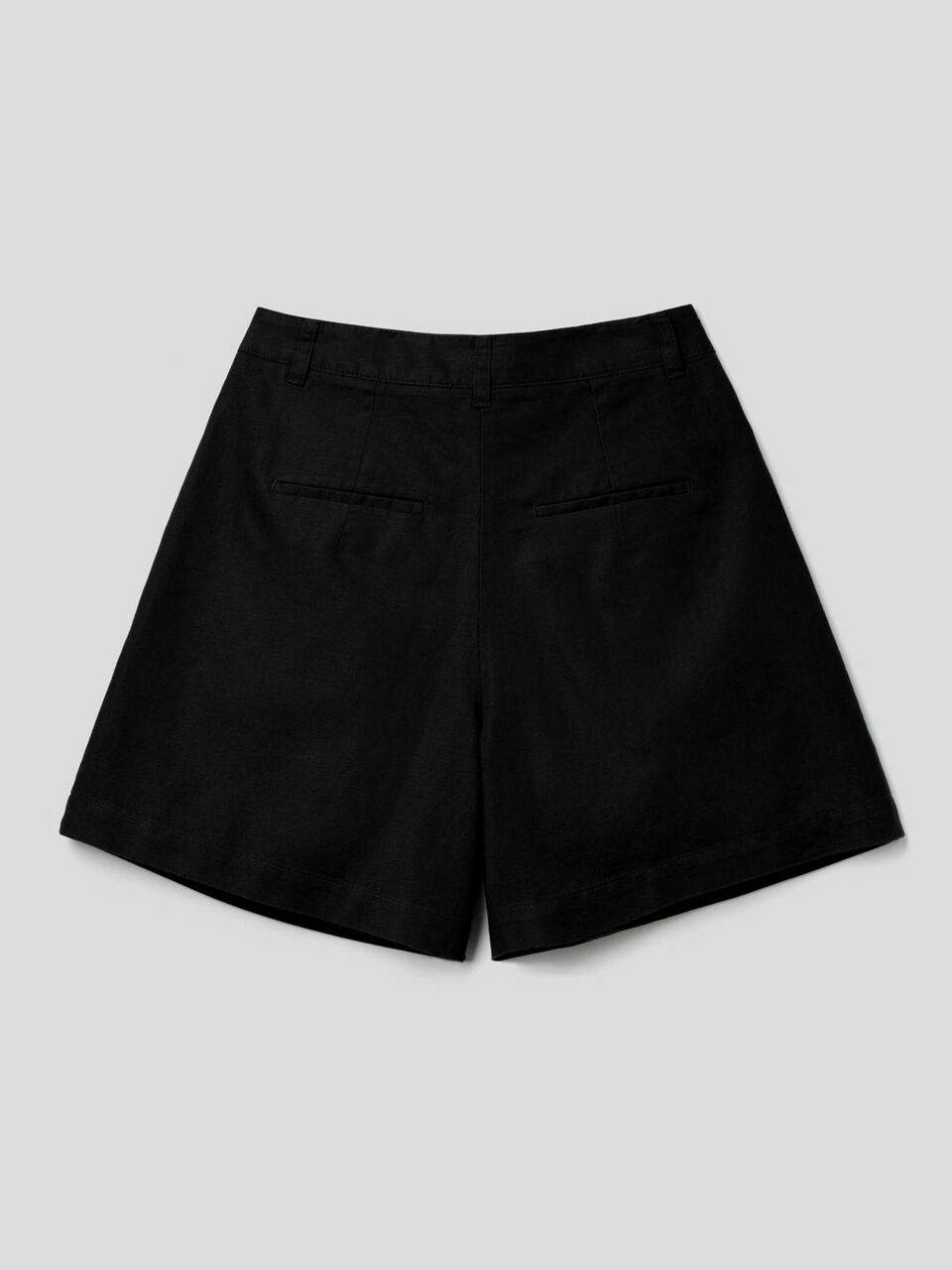 Shorts with wide leg in linen blend image number 2
