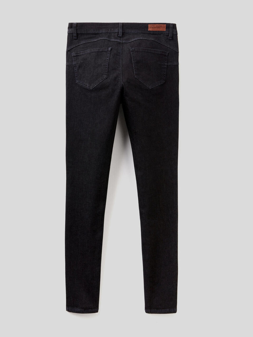Skinny fit push up jeans image number 2