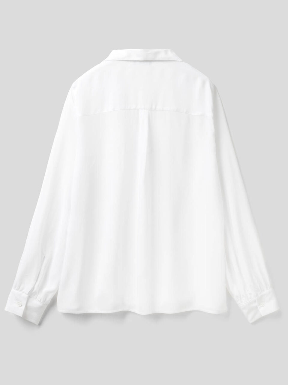 Flowy shirt with V-neck image number 2