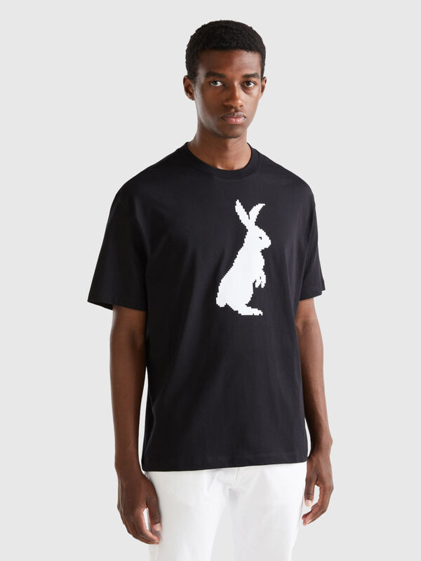 Black t-shirt with bunny print