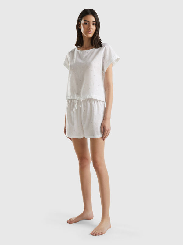 Shorts with broderie anglaise embroidery Women