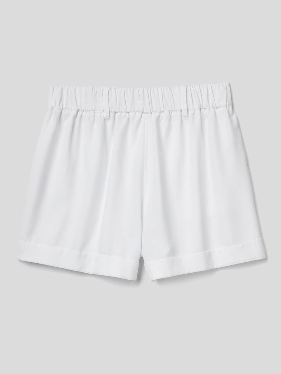 Solid color shorts with cuff image number 2