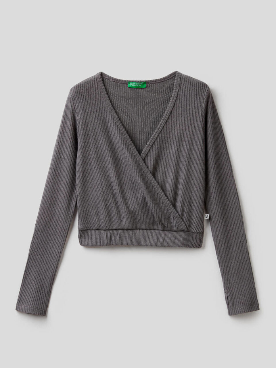 Crisscross top with V-neck image number 1