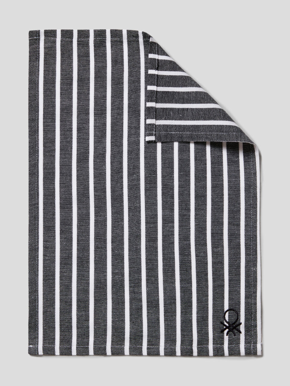 Four striped napkins image number 2