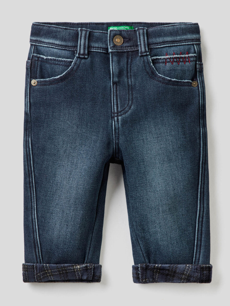 Carrot fit jeans with clashing details image number 1