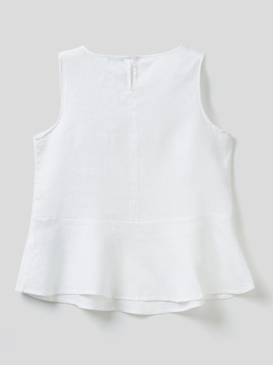 Sleeveless blouse in pure linen image number 2
